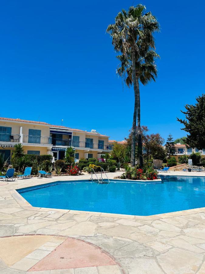 Golden Palms Paradise Garden 파포스 외부 사진